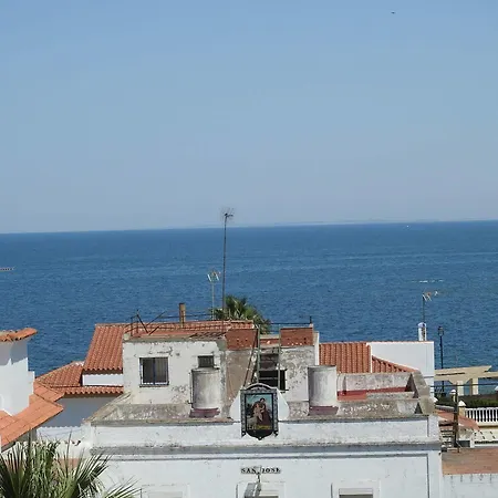El Faro Guest house *
